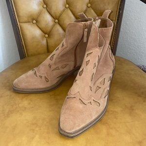 Suede boots